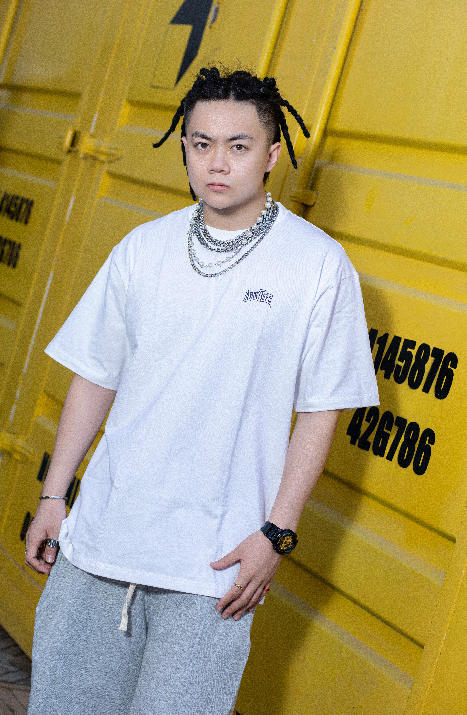 天上飞爆火原唱竟是石家庄24岁酷小伙他还有个更帅的梦