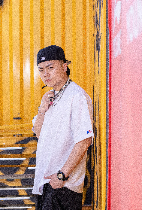 《天上飞》爆火,原唱竟是石家庄24岁酷小伙!他还有个更帅的梦