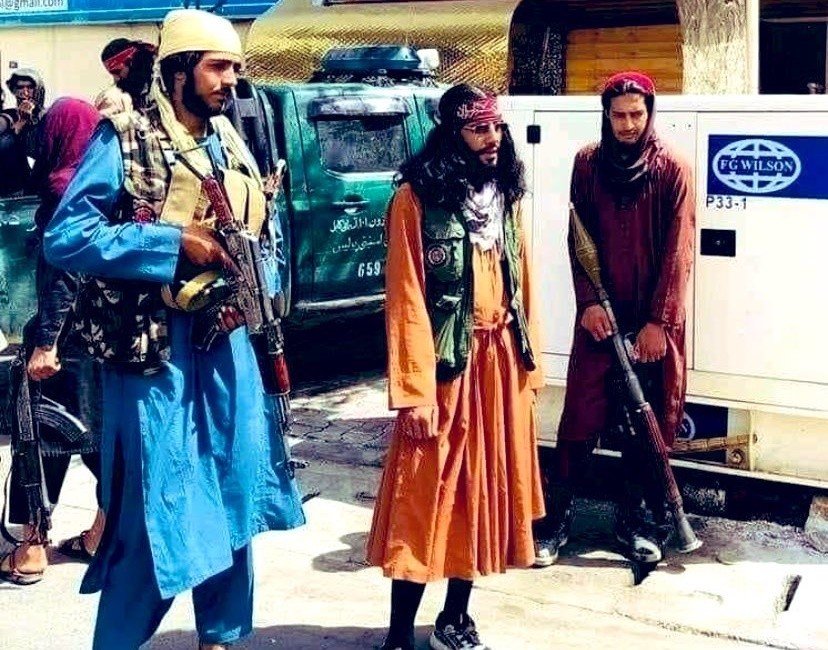 塔利班超潮穿搭高达数万元阿富汗男子穿牛仔裤被鞭打