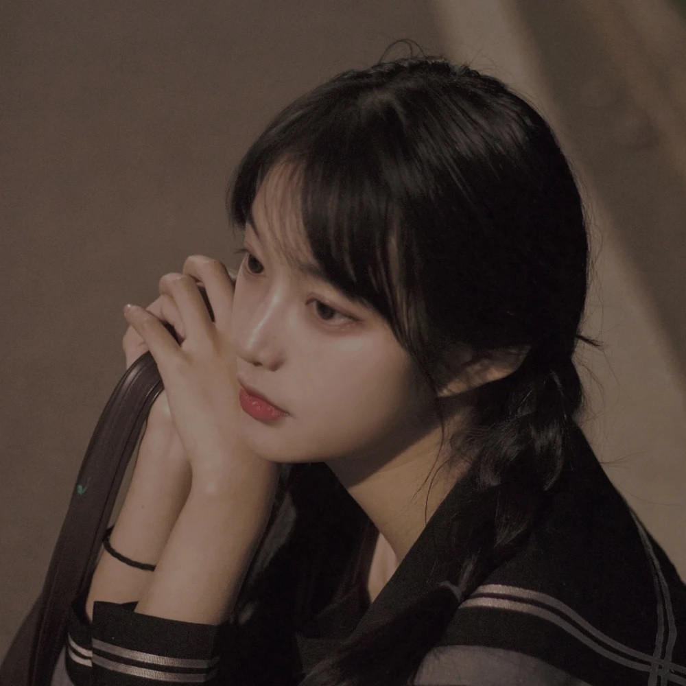 女生头像:成年人也是过了期的小朋友