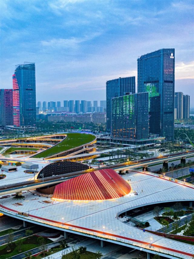 "陆港之翼"雏形初现|4800根木梁撑起西安国际港务区的腾飞时代