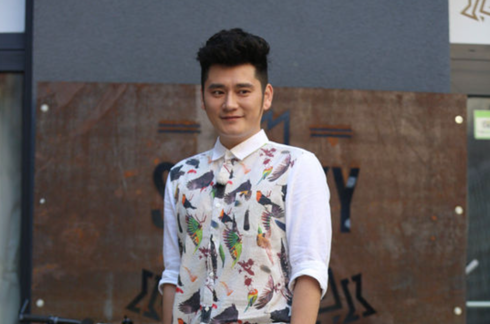 疑似"小艺"真人照被扒,看清颜值和身材后:钱枫眼光太毒了!