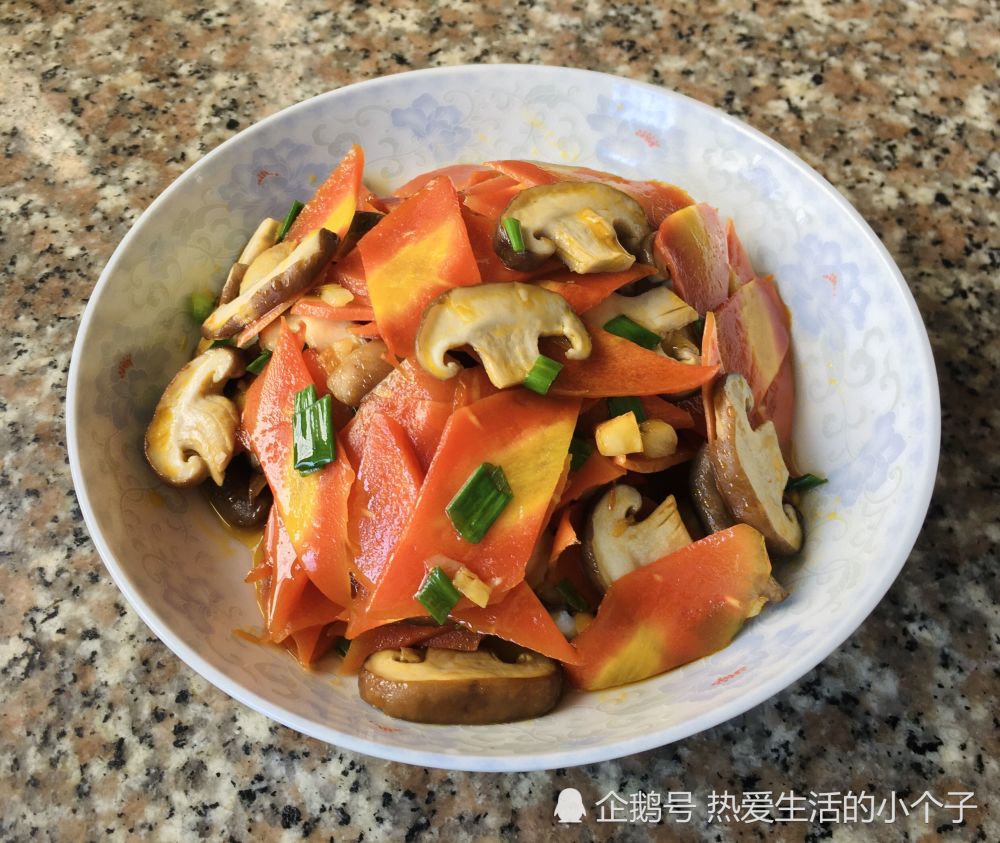 胡萝卜炒香菇低脂健康好吃又下饭