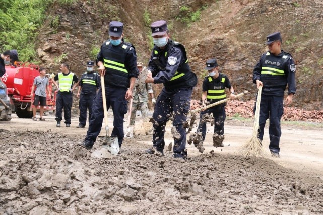 洪涝!塌方!移民管理警察紧急出动