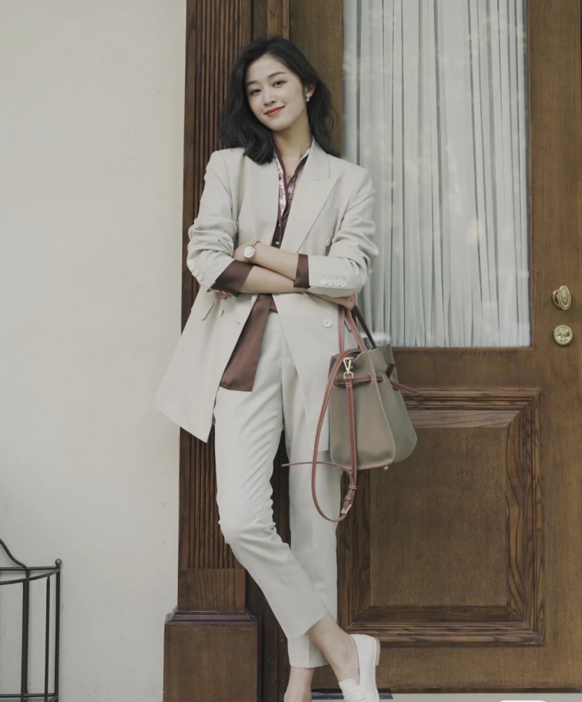 上班族气质通勤穿搭干练温柔上班也可以又美又时尚