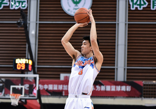 新疆队射手唐才育