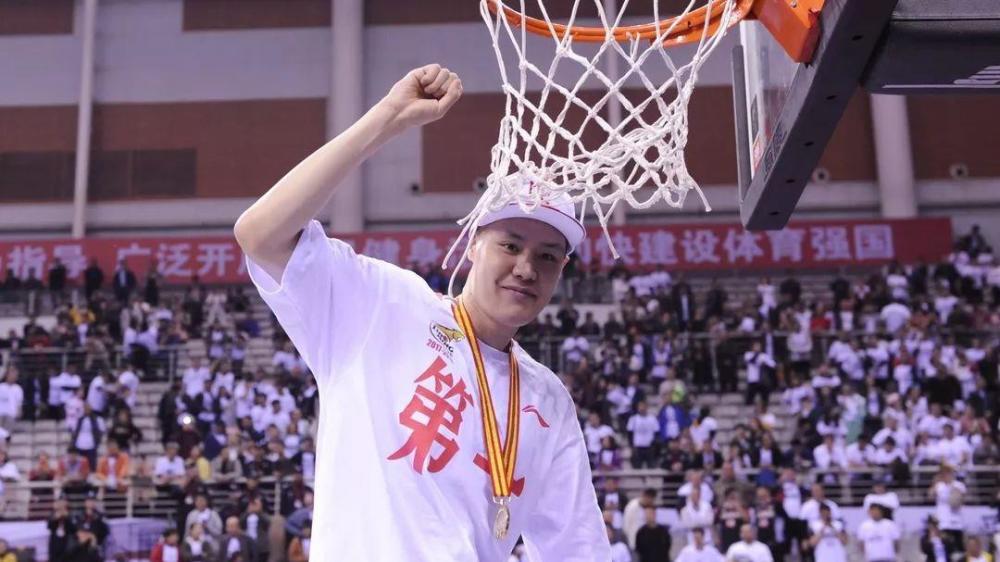 现年31岁的贺天举,其实年龄没那么大,但这两年连续