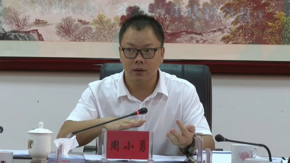 周小勇主持召开县政协十届六次会议29号提案督办协商座谈会