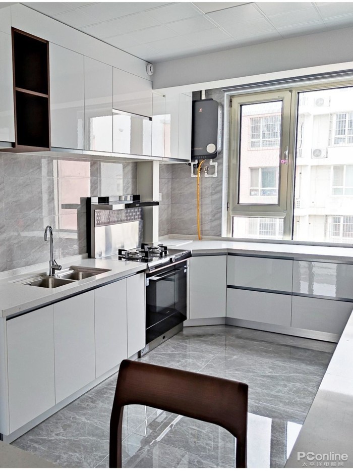 厨房油烟大不敢放开选橱柜?集成灶:大胆选