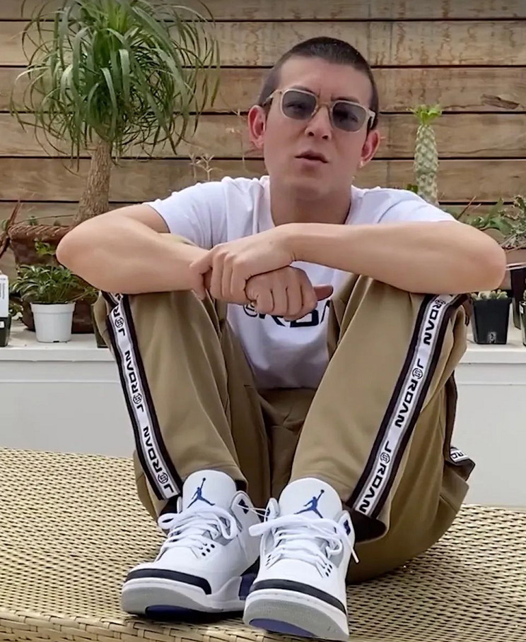 aj不分年龄,只要能中签,40岁大叔,60岁大爷都能穿出时尚感?_腾讯新闻