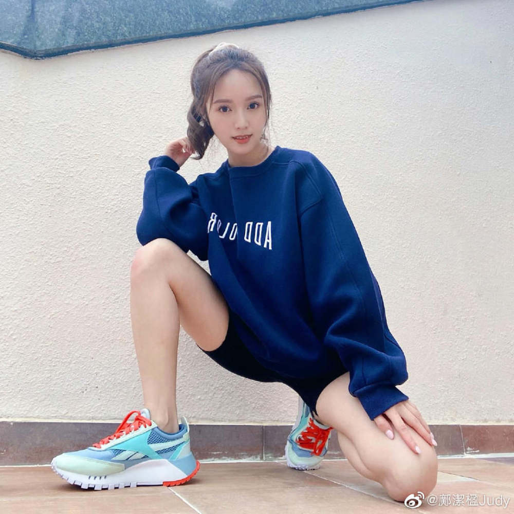 tvb仙气女神邝洁楹凭《七公主》上位,演剑击高手,认身高是硬伤_腾讯新