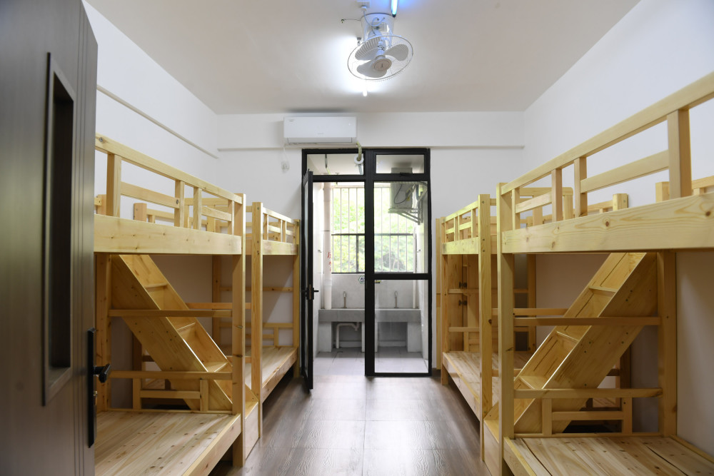 南海实验中学桂外校区开办于2001年,占地50多亩,建筑面积3万多平方米