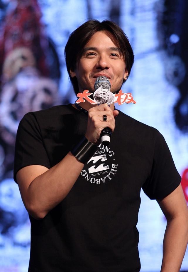 冯德伦不愧是舒淇老公,满脸胡茬反而更有魅力,男人味太让人心动