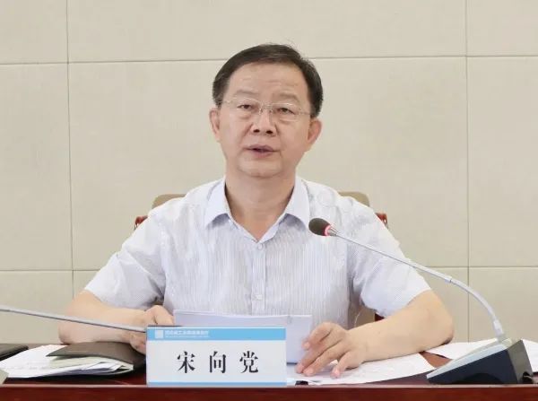 省工信厅副厅长宋向党介绍,河北省工业和信息化厅把我为群众办实事