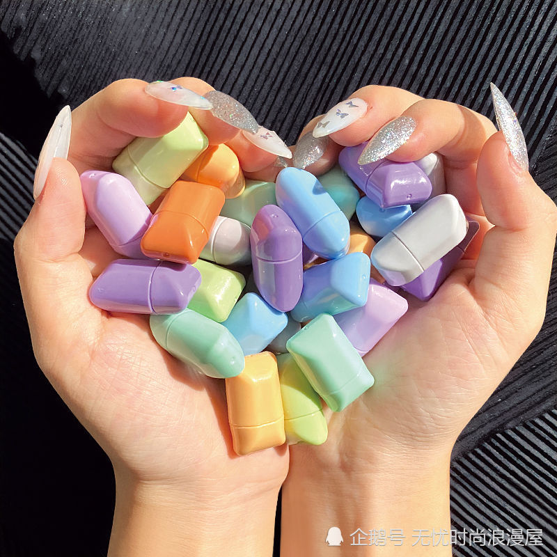 迷你小口红适合小仙女的款款二药丸造型好耀眼