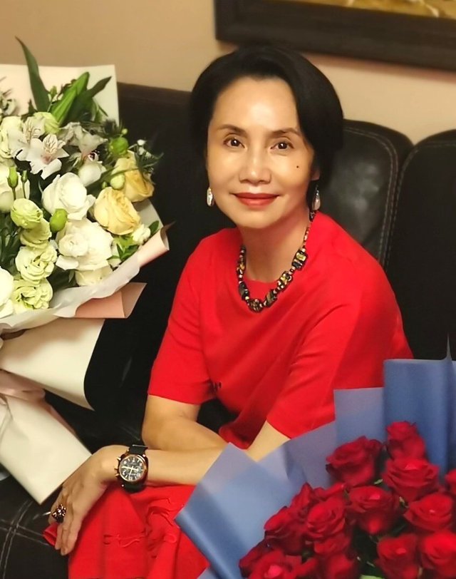 央视主播徐俐宣布退休晒9张美照引不舍曾携儿子二婚嫁名门