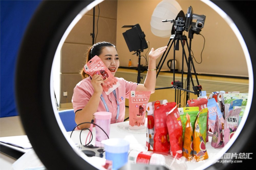 商博会直播带货精彩纷呈