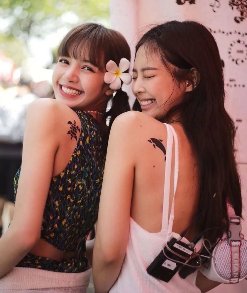 更有"街头范儿"~(掀起一阵杨幂同款风潮)以"小鹿眼睛"出圈的林允儿