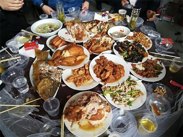 平时清淡惯了,偶尔吃一顿大餐会胖吗?