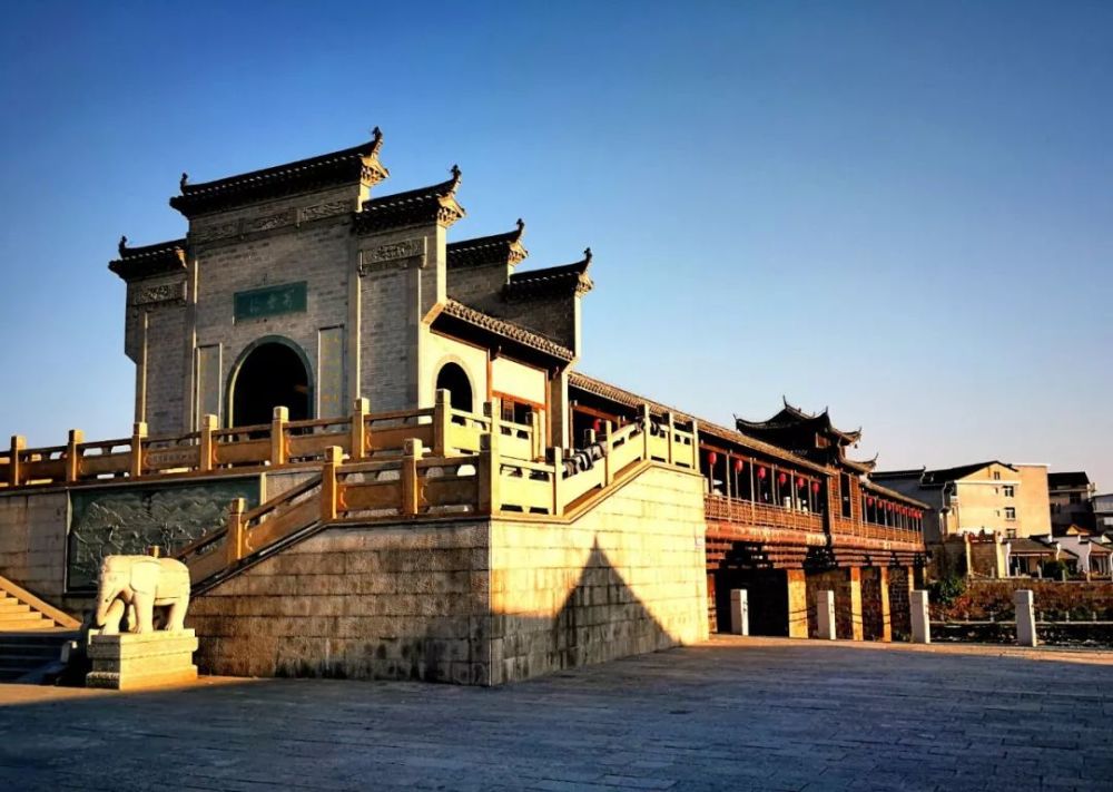 江西一座古城风景区,是骑楼建筑汇聚的历史街区的典型代表