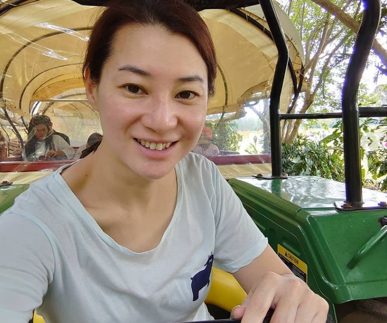 43岁港姐再婚富豪住6亿豪宅与赌王家族是邻居花园能踢足球