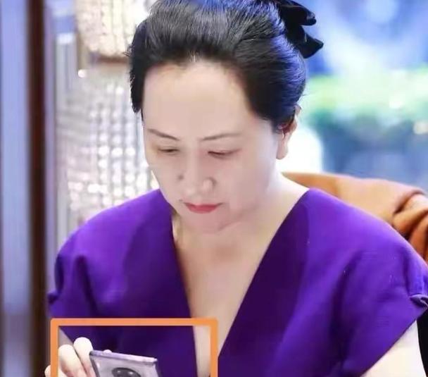 48歲孟晚舟婚姻幸福,二婚嫁小3歲帥老公,國外563天陪伴不離不棄