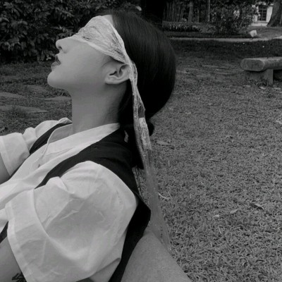 失望到极致是想说一长串证明自己的话,可是话到嘴边却又变成了苦笑