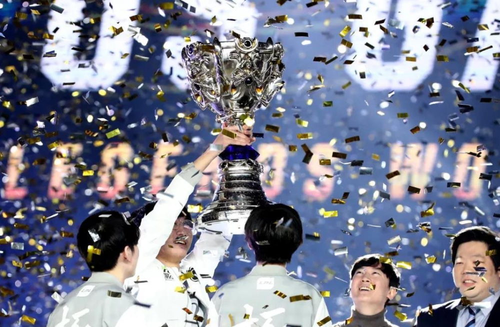 ig在s8为lpl捧回了第一座s赛冠军,无论ig是不是全华班,但是至少是lpl