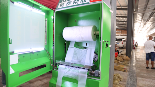 财经关注兴义环保有妙招市民免费领取环保袋