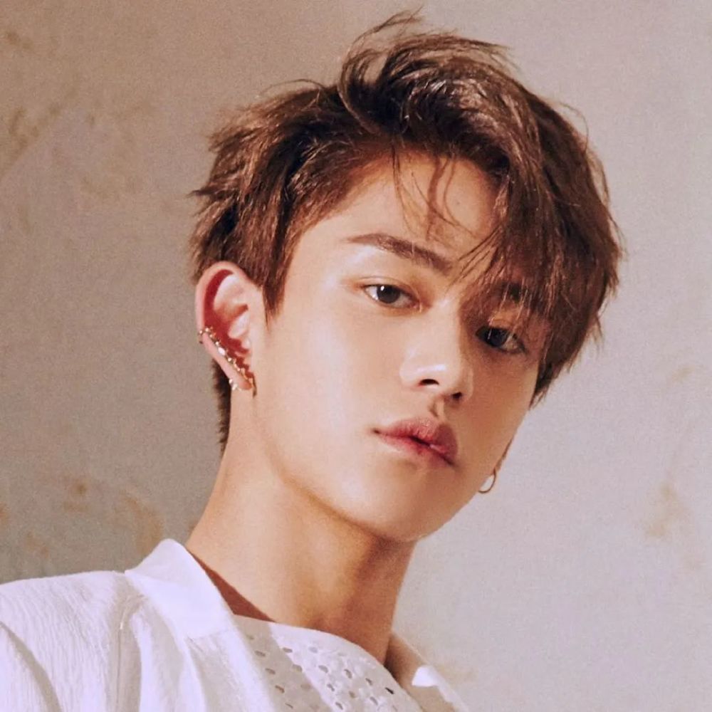 黄旭熙承认私生活不检点将中断一切演艺工作恳求大众给他机会