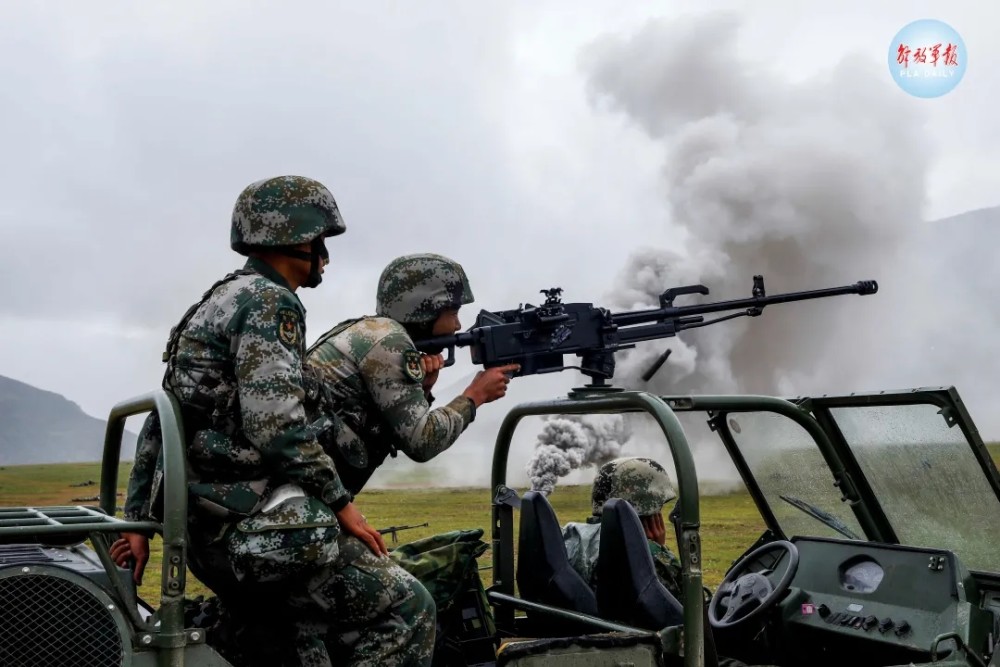 跨昼夜!西藏军区组织实兵实弹联合立体作战演习