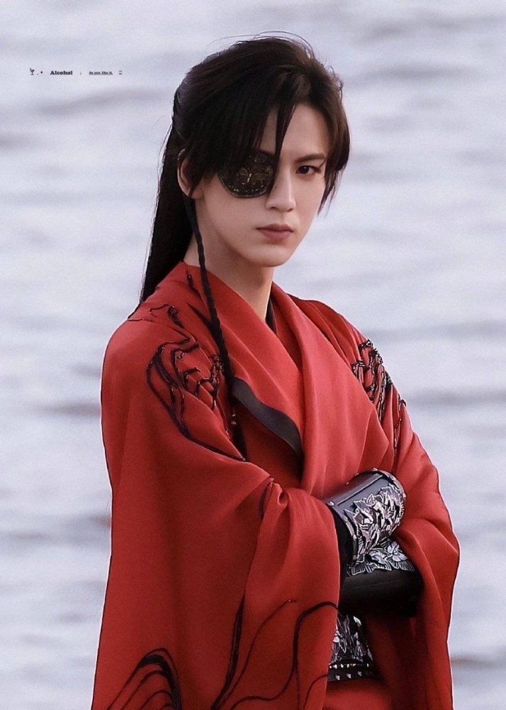 天官赐福剧版服化道升级花城衣服质感满满被赞谢怜仍被嫌