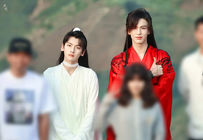 天官赐福剧版服化道升级花城衣服质感满满被赞谢怜仍被嫌