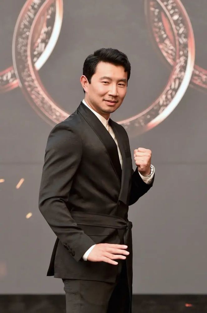 也希望能够表达展现出血气方刚,在逆境中坚强永不言败的中华男儿形象