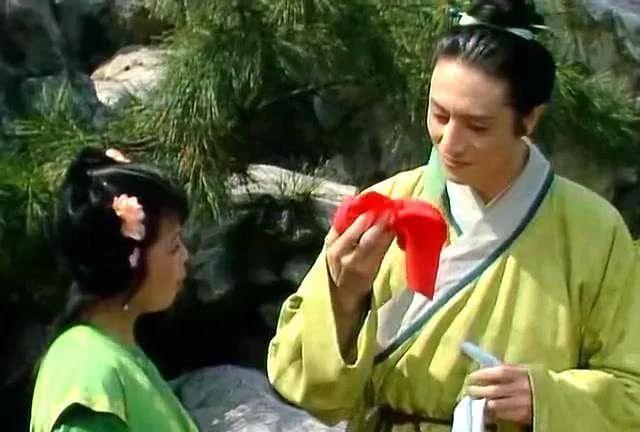红楼梦中贾芸是什么身份?他是如何逆袭人生赢家的?