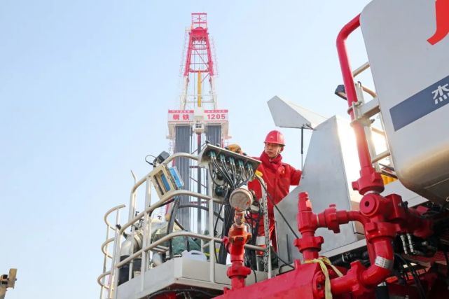 探秘页岩油施工现场龙头新闻10时直播