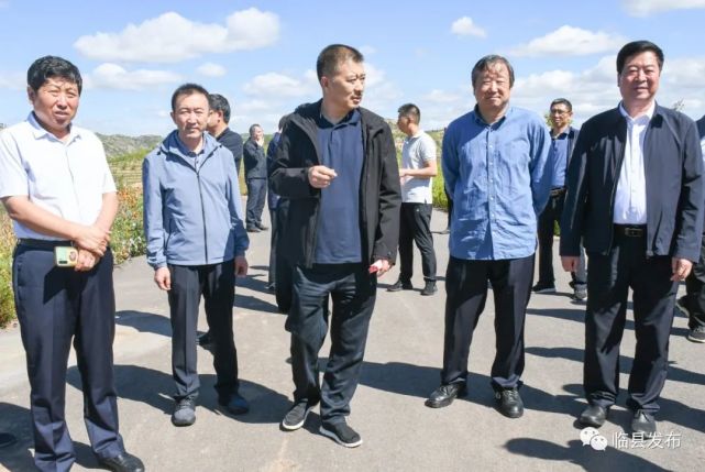 市人大常委会副主任张振明,县领导王少利,曹明明,贺计平,贺向亮陪同