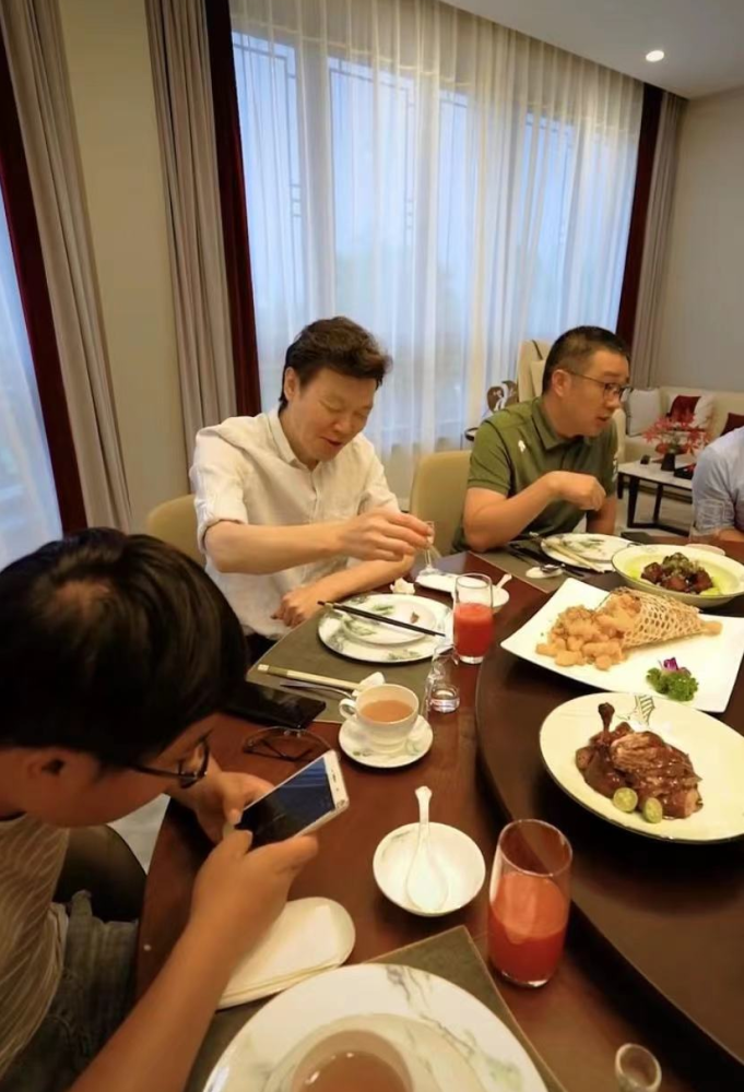上海主持人饭局事件图片