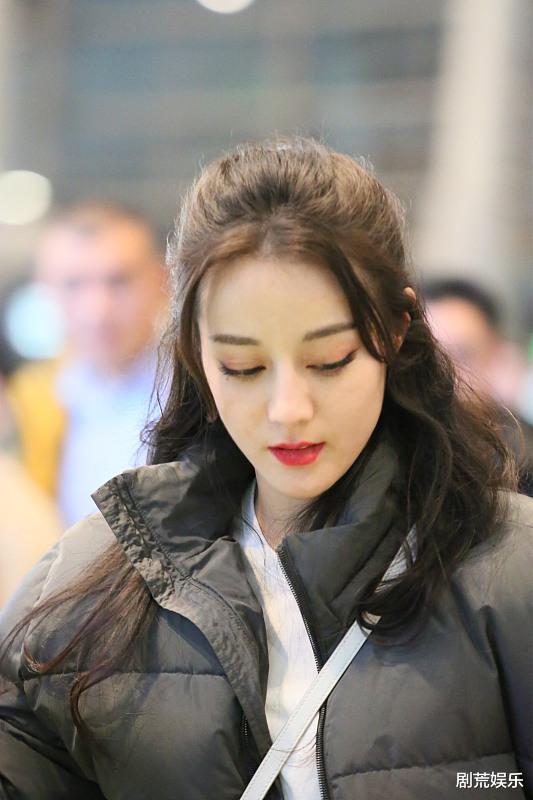 迪丽热巴十岁跳舞视频流出,对此引起两个争议