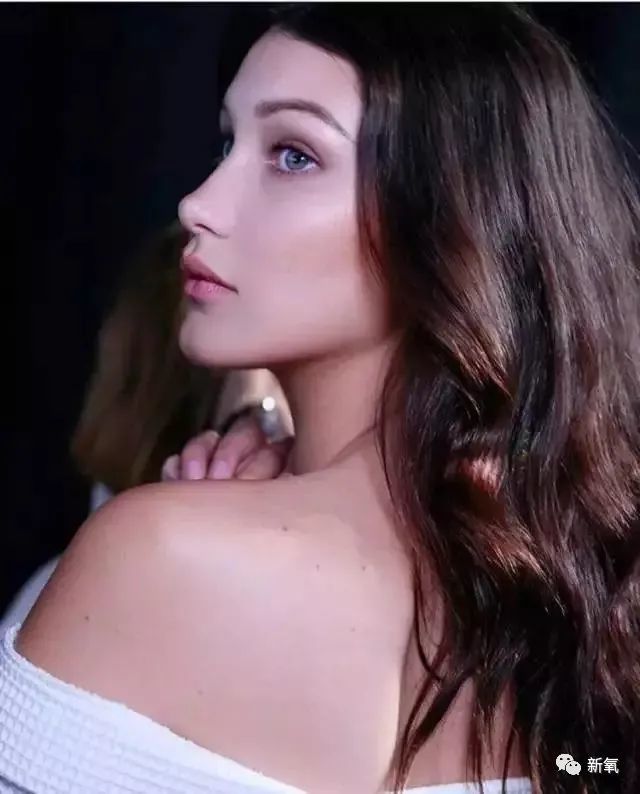 从万人嘲到顶级超模,弯道超车式换脸的bella人生就是篇爽文!