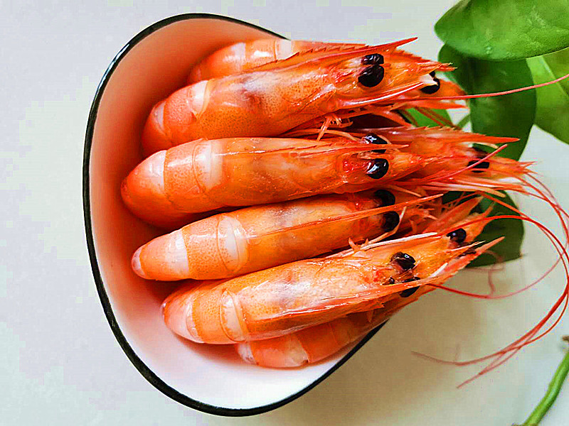 水煮虾时,到底用冷水还是热水?总有人搞错,难怪虾肉老,腥味重