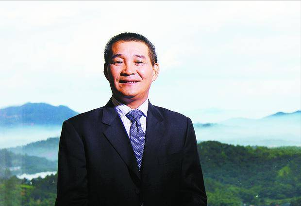 1962年,温鹏程出生在广东新兴,高中毕业后就步入了社会,在2021年最新