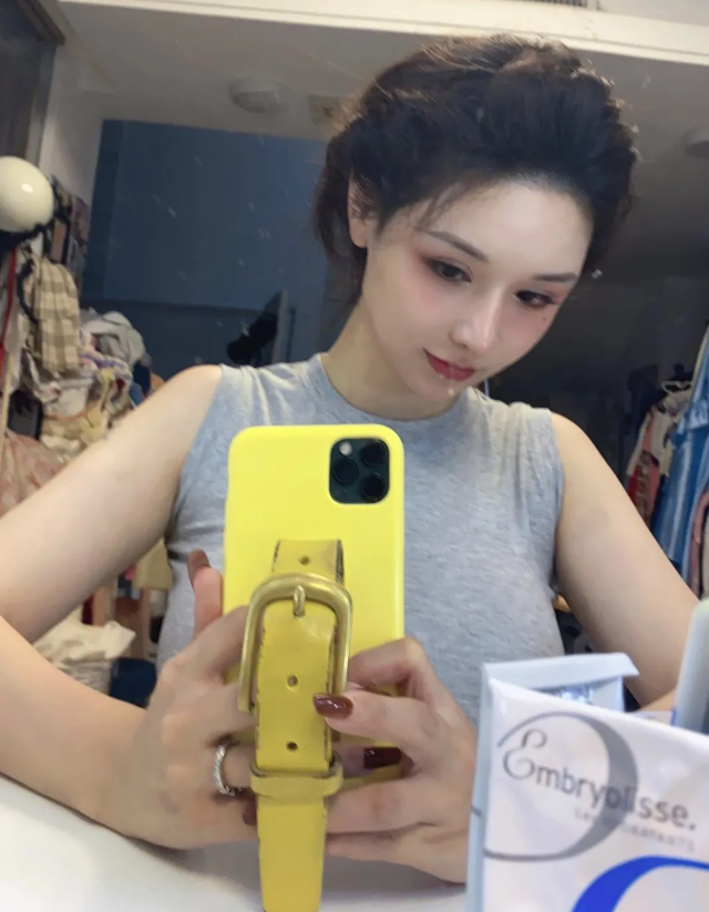 "钱枫事件"女主大量生活私照被扒后,评论区这些话,把我恶心到了
