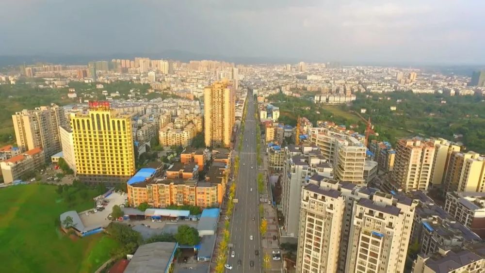 两铁五高一机场营山打造交通强县