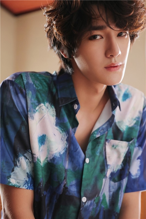 韩潇珧参演电影《尘埃里开花》 为导演陈凯歌送上生日祝福