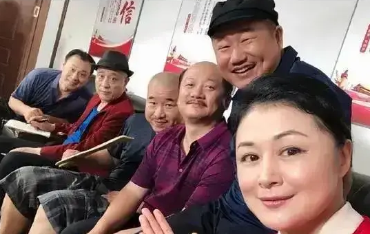 于月仙去世后，赵本山徒弟直播被网友吐槽，评论区满是丑陋的人性