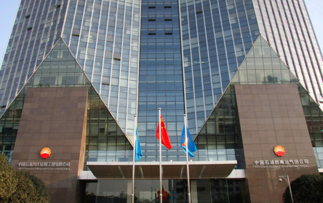 事业单位人员中,如果担任副高级专业技术职务2年以上,或者已经担任正