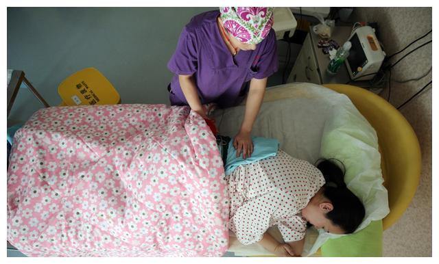 女性生孩子的尴尬,难以启齿,网友:第五件事至今没告诉老公