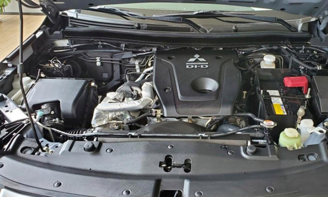 4t柴油发动机两种动力系统,其最大功率分别为94千瓦和133千瓦,峰值