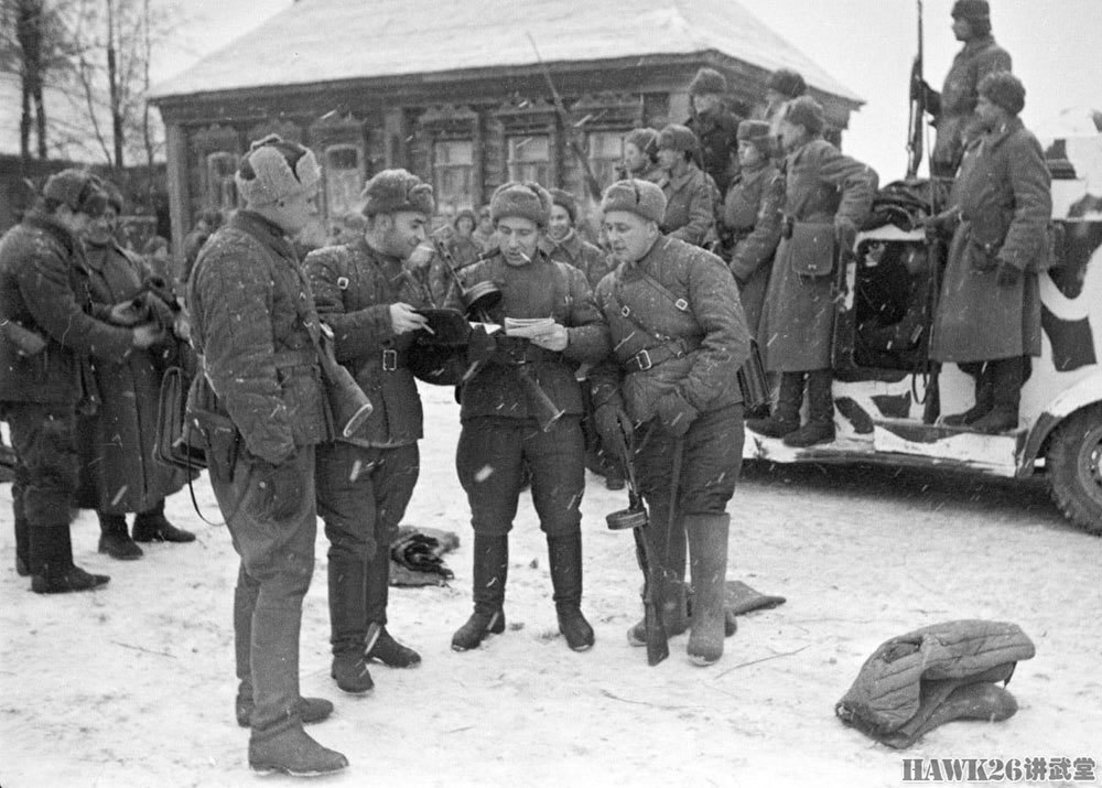 80年前苏军列装1941型棉服采用绗缝工艺制作抵御冬将军袭击